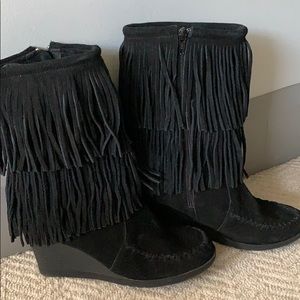 Minnetonka Black suede fridge boots size 8